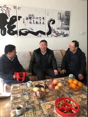 敦煌種業(yè)領(lǐng)導(dǎo)看望慰問公司老干部、老黨員及困難黨員職工