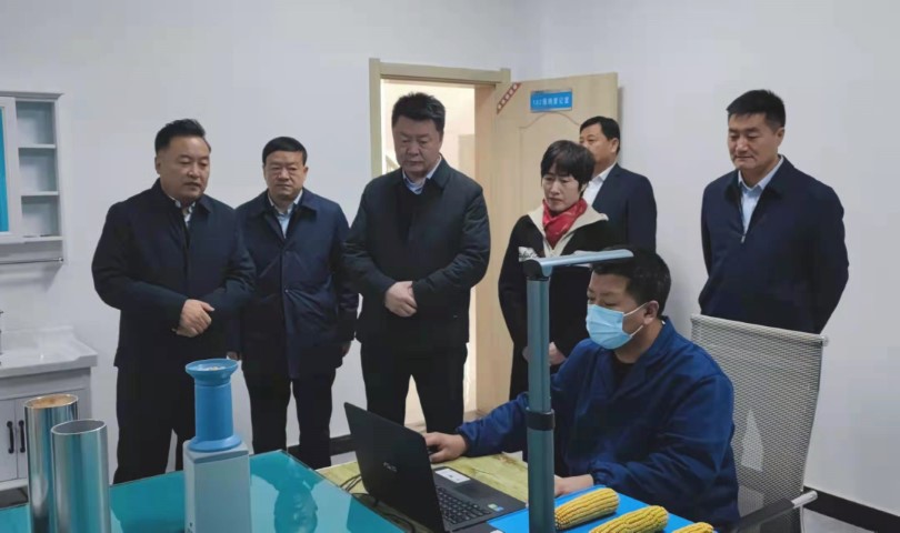 酒泉市政府黨組成員、副市長哈里別克來敦煌種業(yè)調(diào)研指導(dǎo)工作